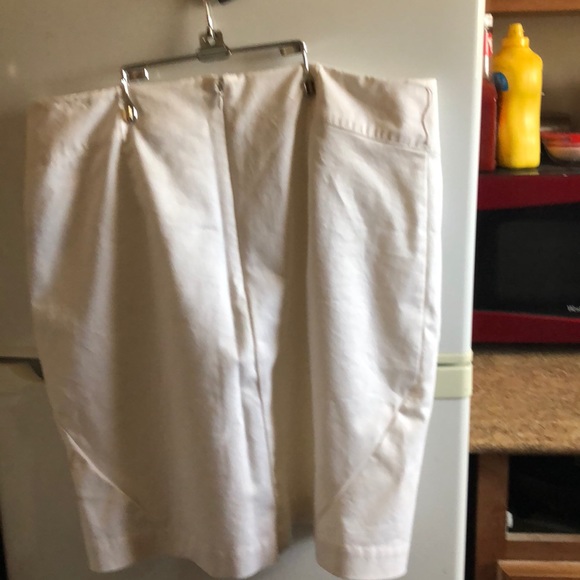 White skirt - Picture 2 of 2